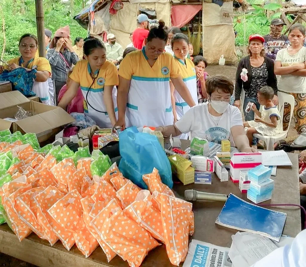 Providing medicine to the Manobo-Pulangiyon tribe